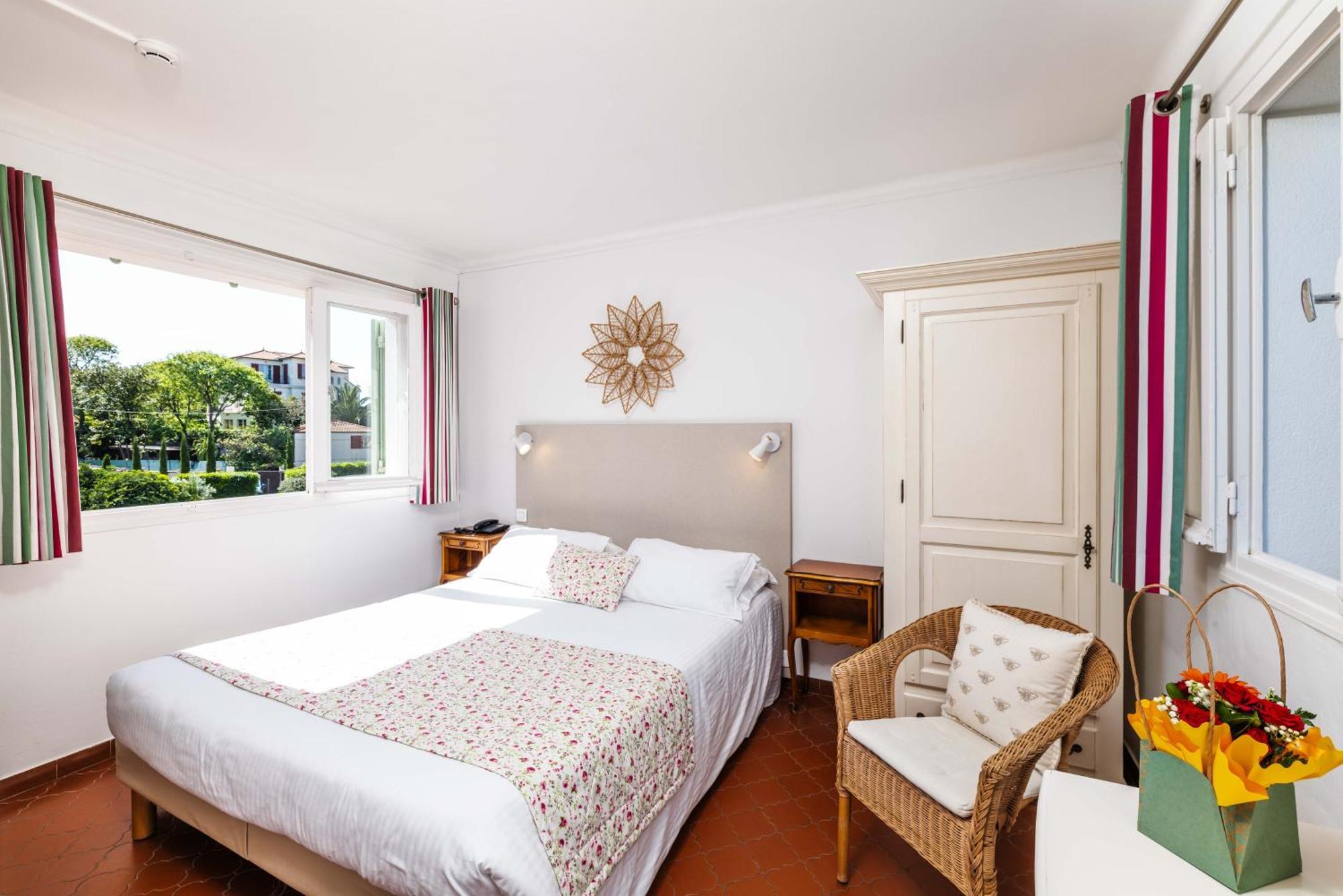 Hotel Mas Djoliba Antibes Habitación foto